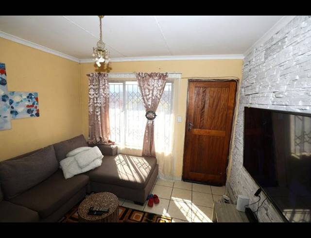 3 BEDROOM TOWNHOUSE FOR SALE IN BERKSHIRE DOWNS